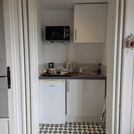 住宿加早餐酒店 La Chesnaie Bonnes (Charente)