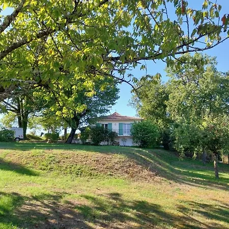 住宿加早餐酒店 La Chesnaie Bonnes (Charente)